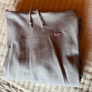 Nike Men's Gray Hoodie Sweater